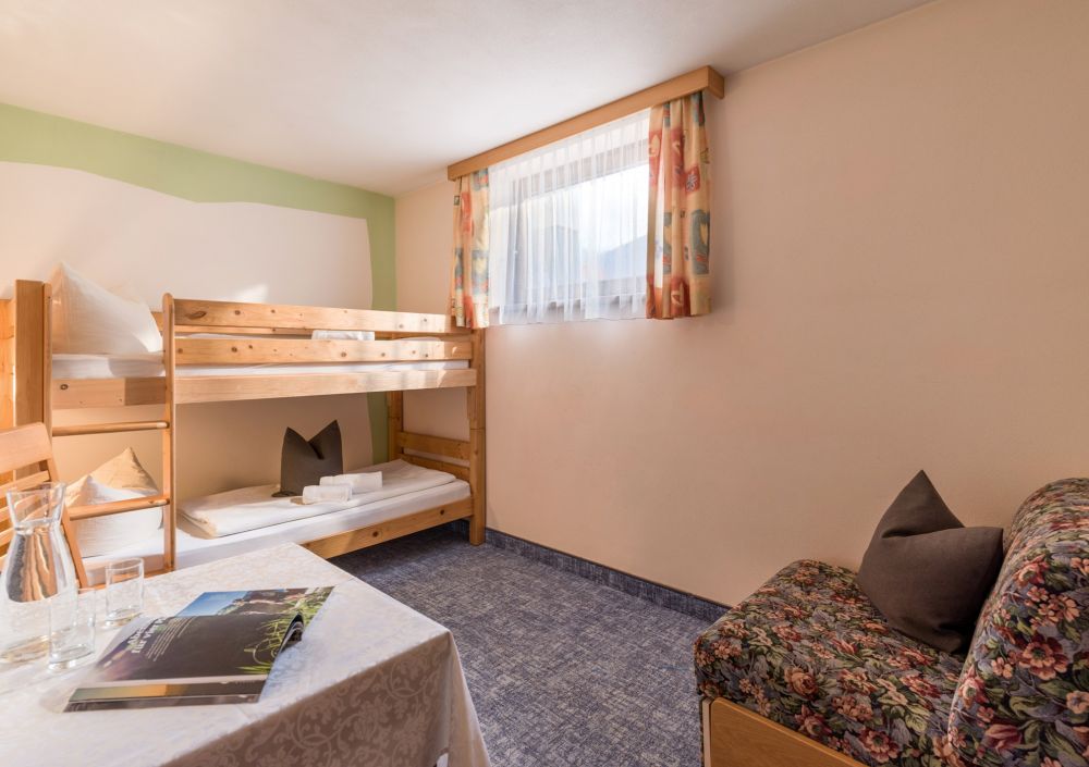 Ferienhotel_Aussicht_Dornau_306_Ferienhaus_Kroell_Stockbettzimmer.JPG